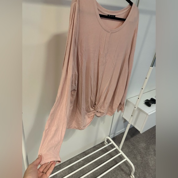 Women’s plus size long sleeve ribbed top with knotted front. Size 2XL - Picture 5 of 5